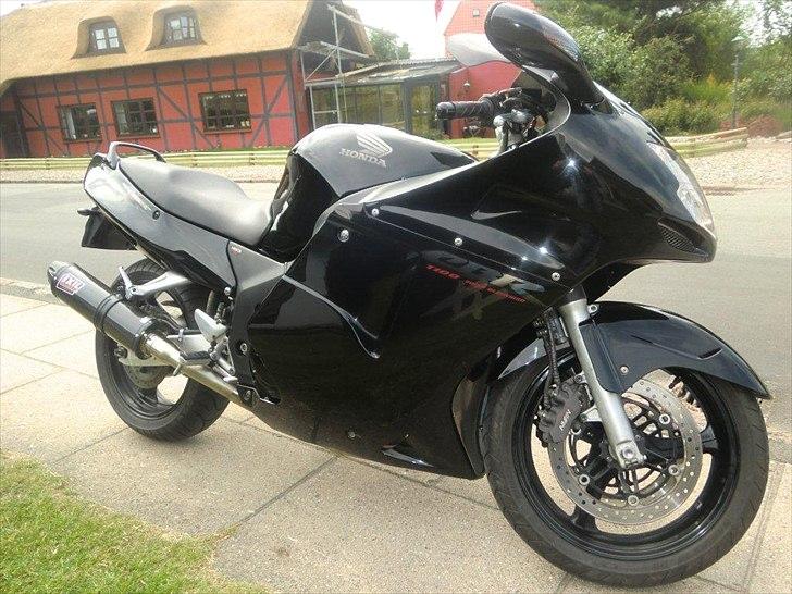 Honda CBR 1100 XX Blackbird - solgt - Jeg har tidligere syntes Birds var nogle tungt udseende cykler. Men det er nu ikke så slemt alligevel. billede 2