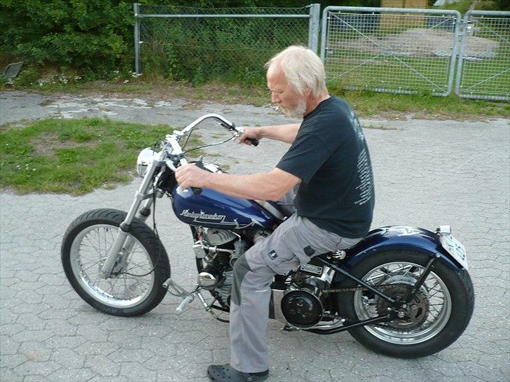 Harley Davidson WLC  Bobber - Min ven skulle også lige prøve en tur. billede 14