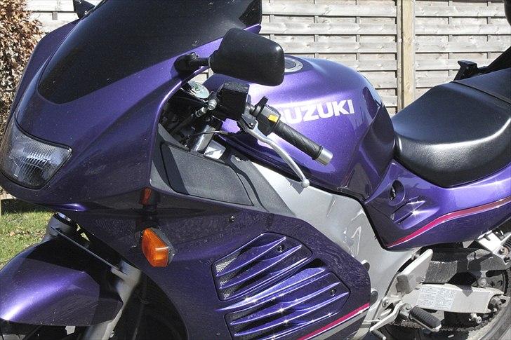 Suzuki RF900RS billede 7