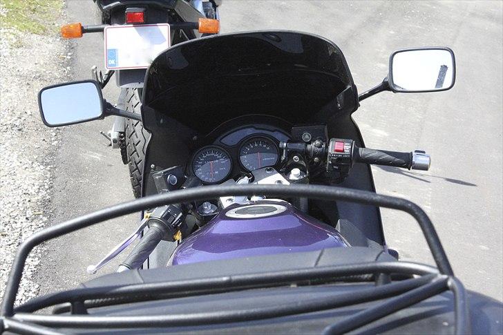 Suzuki RF900RS billede 9