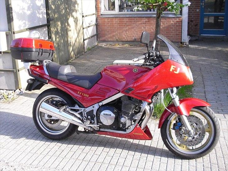 Yamaha FJ 1100 - Nu med indfarvet topboks og R1 bremser, samt speciallavet sæde billede 3