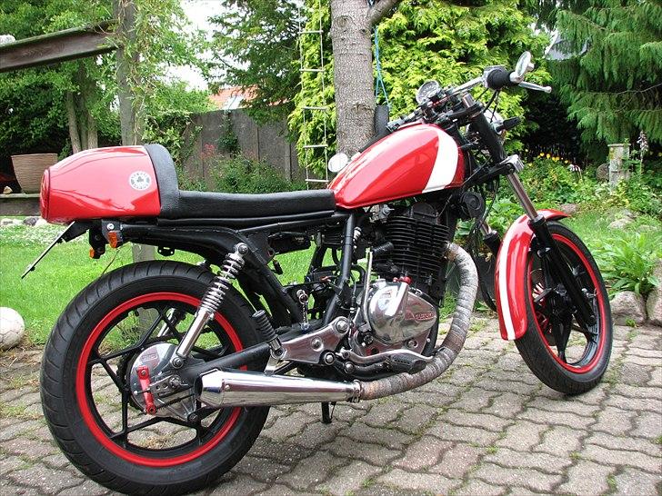 Suzuki GN 400 cafe racer billede 1