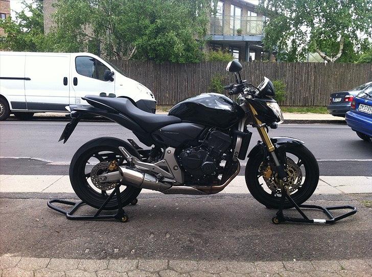 Honda CB600 Hornet - Fin profil, men farverne er seriøst dårligt mikset sammen... billede 8