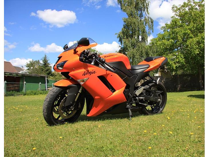Kawasaki zx-6r Ninja - Solgt - Så kom MC`en på græs billede 1
