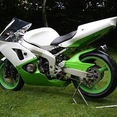 Kawasaki ZX6R Baneracer