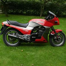 Kawasaki gpz 900 r