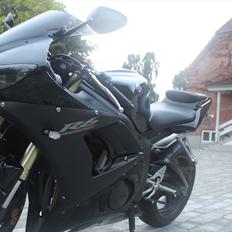 Yamaha YZF R6 05 model