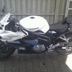Hyosung gt 650 r