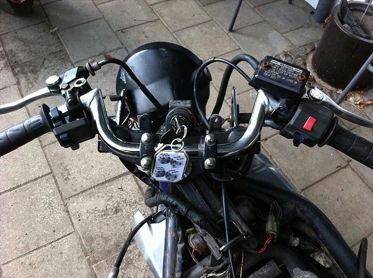 Kawasaki ER-5 - TT-racer styr nu monteret billede 10