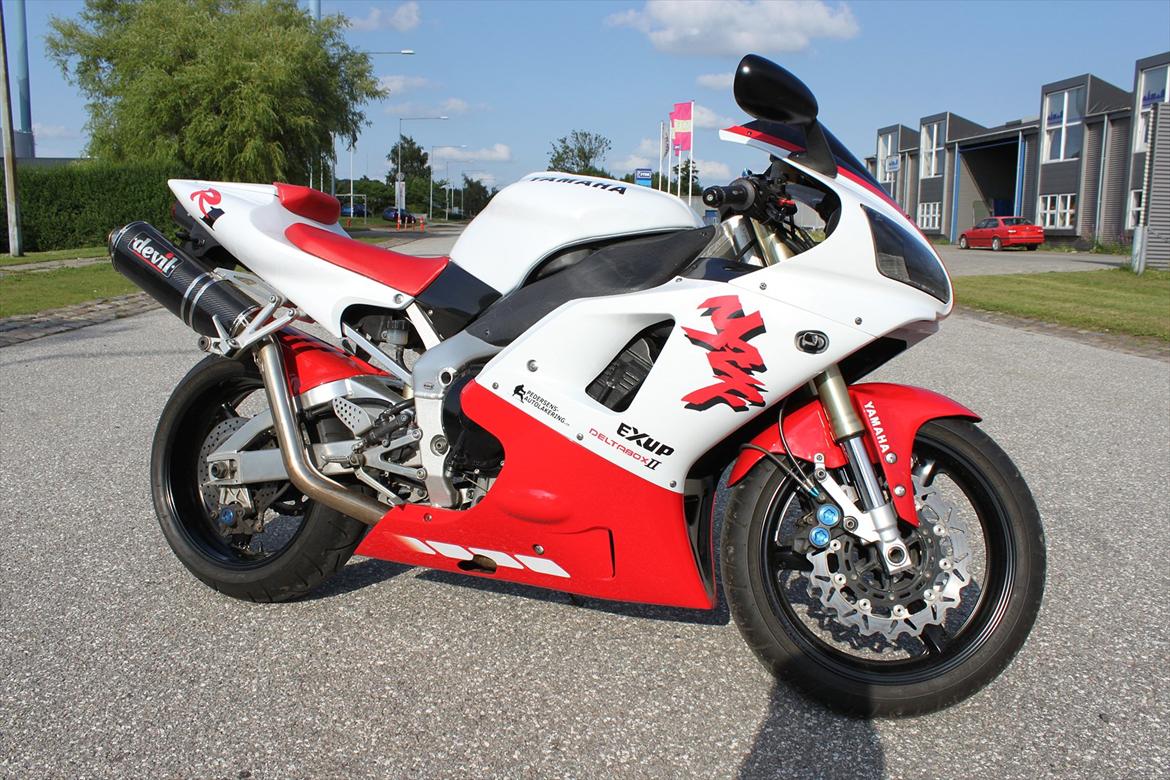 Yamaha R 1 - Sådan ser dyret ud efter den er bygget om. billede 1