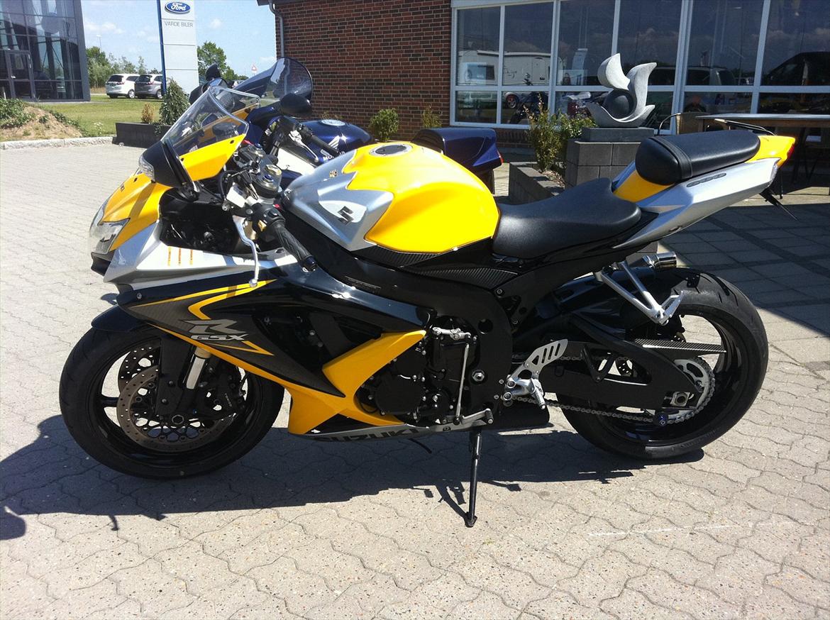 suzuki gsx r600 k8