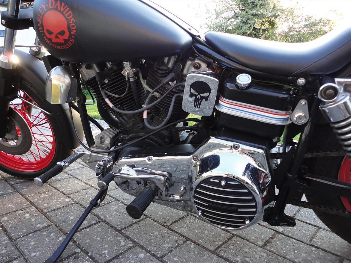 Harley Davidson 1200 FXE Superglide - hjemmedesignet Derby-Cover oprindelig crome-alu. Tændingscover - igen klistermærker fra e-bay. billede 13