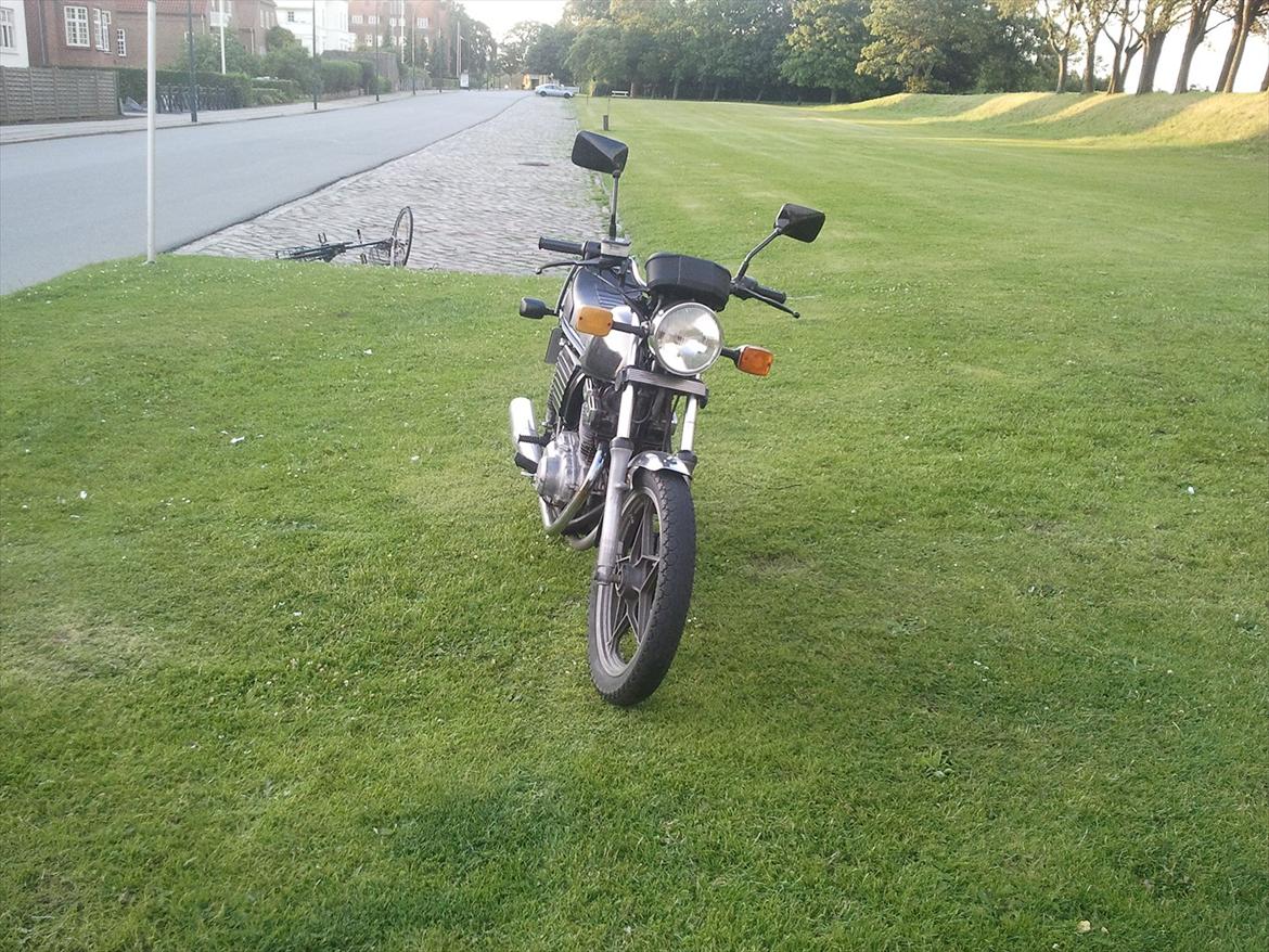 Suzuki GSX 250 billede 3