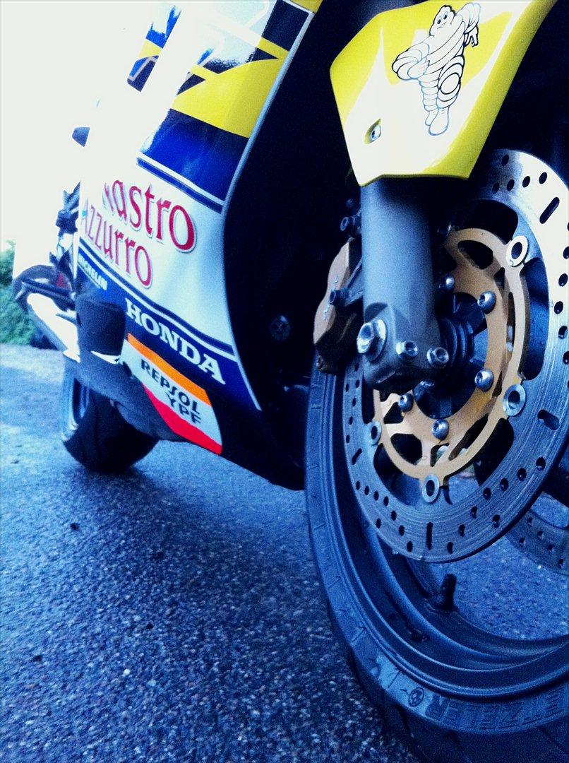 Honda CBR 600 F4i Sport Rossi - The Michelin man  billede 5