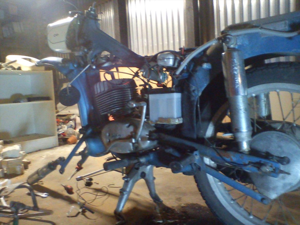 MZ ES 150 - er ved og skille den ad, så den kan blive malet og gjort fin igen.. billede 5