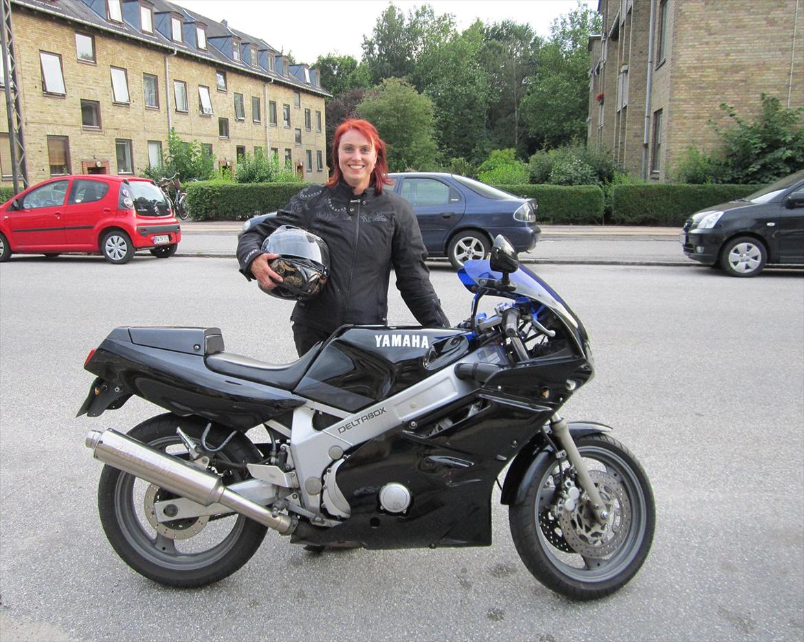 Yamaha FZR 600 billede 3