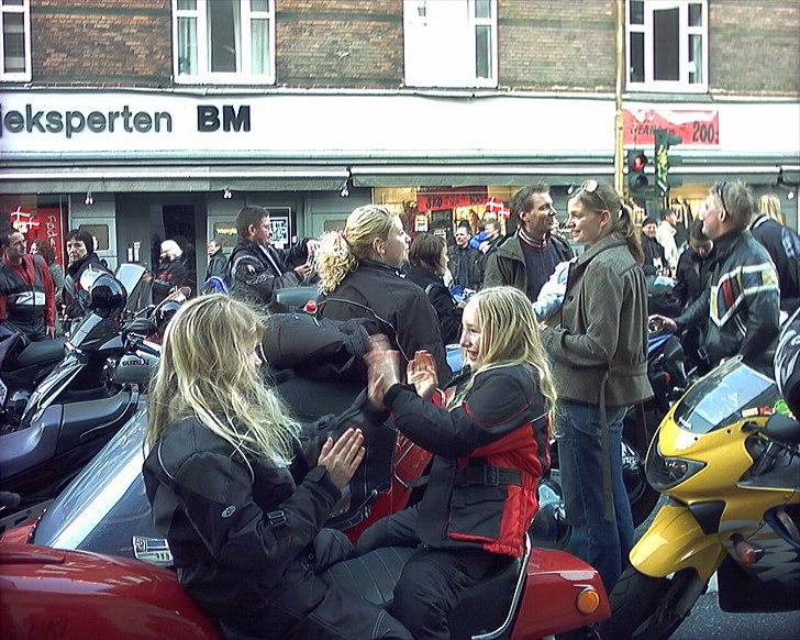 BMW k100 - Datteren og en klassekammerat til bakkens åbning, med Gs´en. billede 4