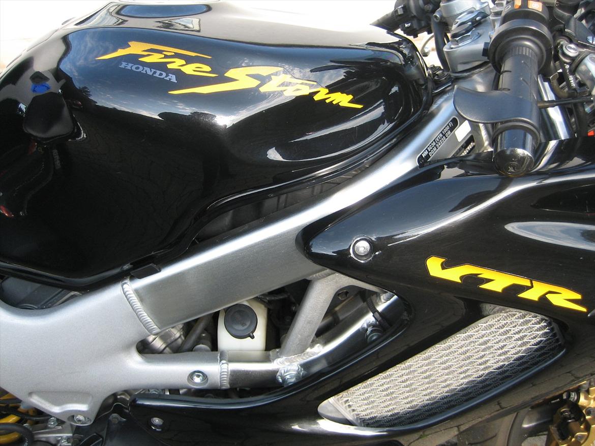 Honda VTR 1000 F - (solgt) billede 9