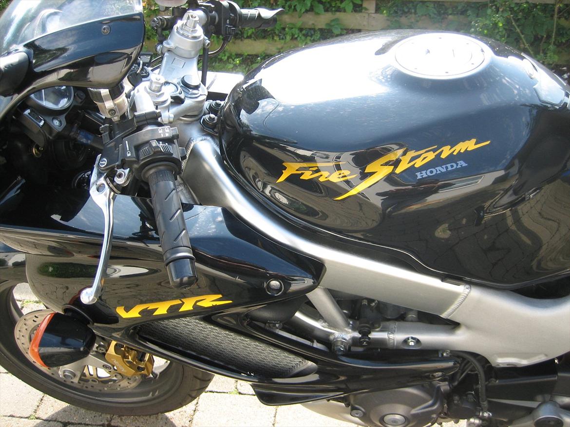Honda VTR 1000 F - (solgt) billede 10