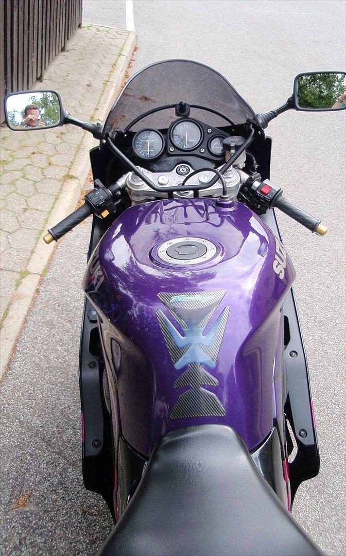 Suzuki GSXR 750 W - GSXR tank og instrumentering.
2011 billede 15