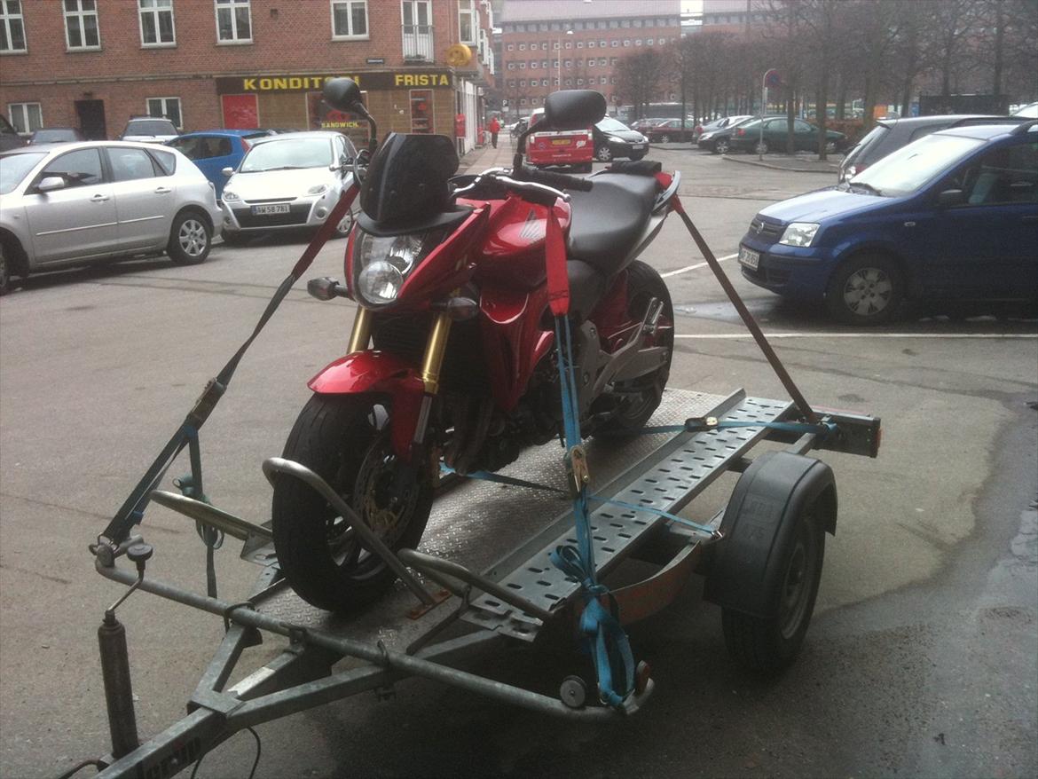 Honda CB 600F Hornet PC41 - Det begyndte at sne på vejen hjem med cyklen. Godt jeg ikke valgte at køre den hjem... billede 7