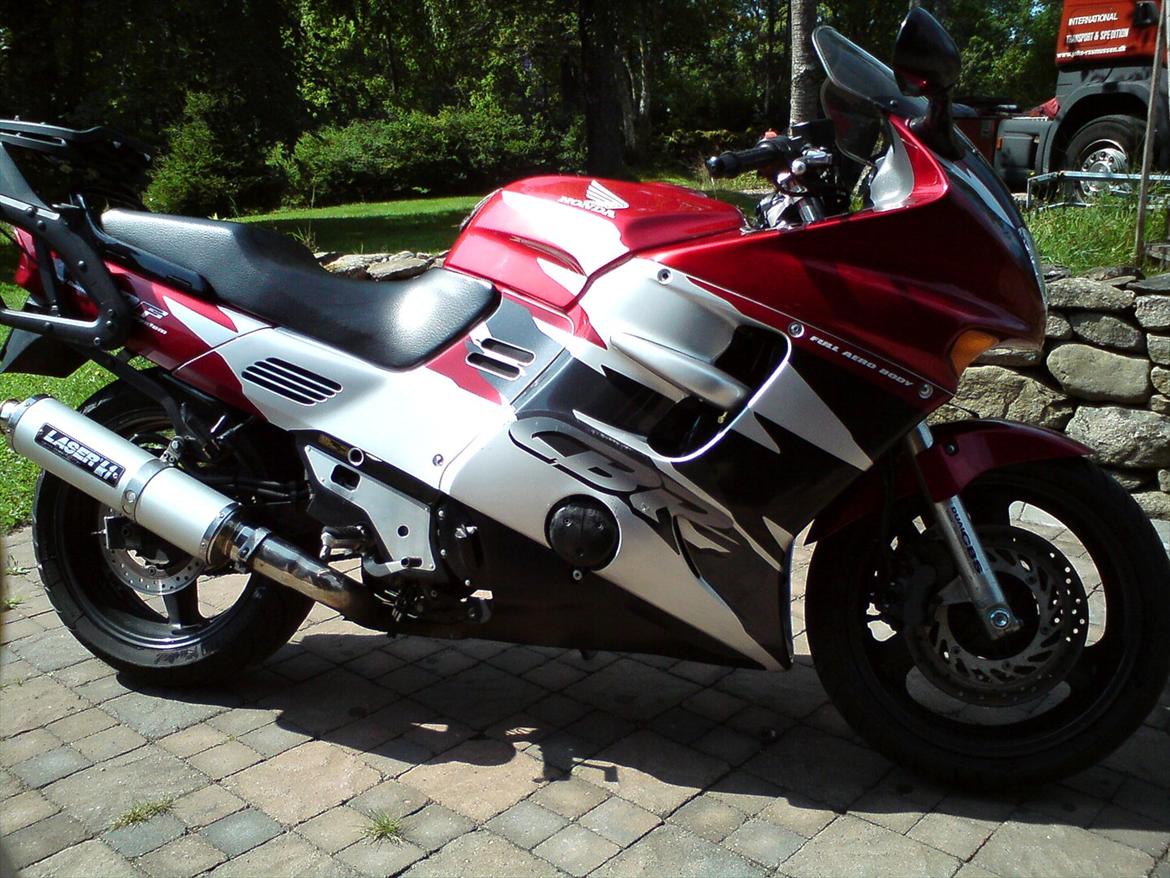 Honda CBR 1000 F - SOLGT - billede 3