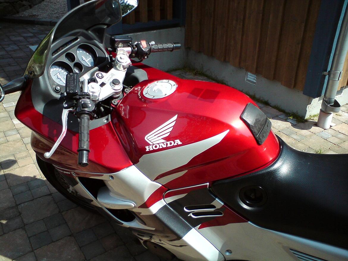 Honda CBR 1000 F - SOLGT - billede 9