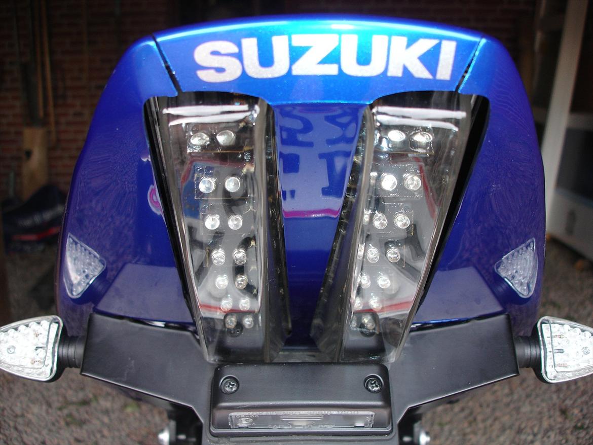 Suzuki SV 1000S (K7) - Hvid baglygte med blink billede 10