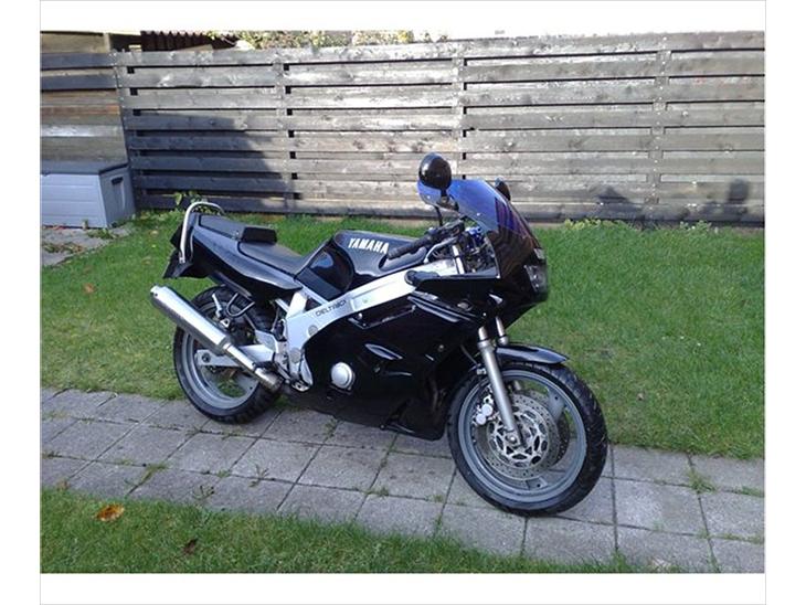 Yamaha FZR 600 billede 1