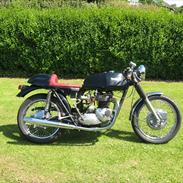 Triumph T140 