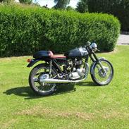 Triumph T140 