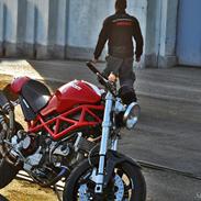 Ducati Monster S2R 1000