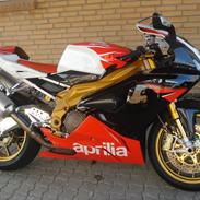 Aprilia RSV 1000R Factory