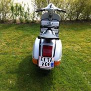Vespa P200E