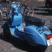 Vespa P200E