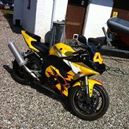 Yamaha R6
