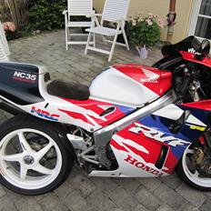 Honda rvf 400