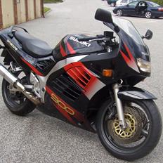 Suzuki RF 900 R