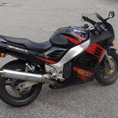 Suzuki RF 900 R
