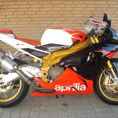 Aprilia RSV 1000R Factory