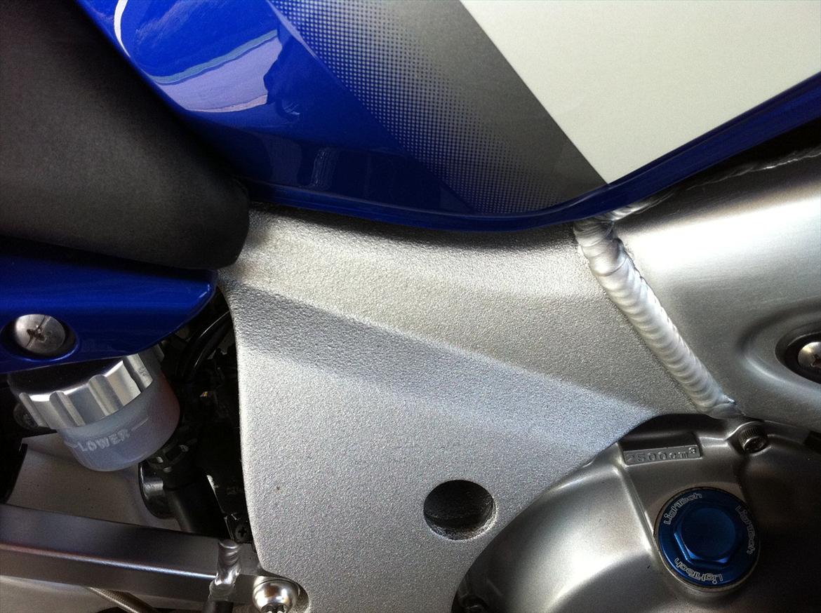Yamaha Yzf R6 Solgt - Olie prop og bremsevæske låg.. billede 18
