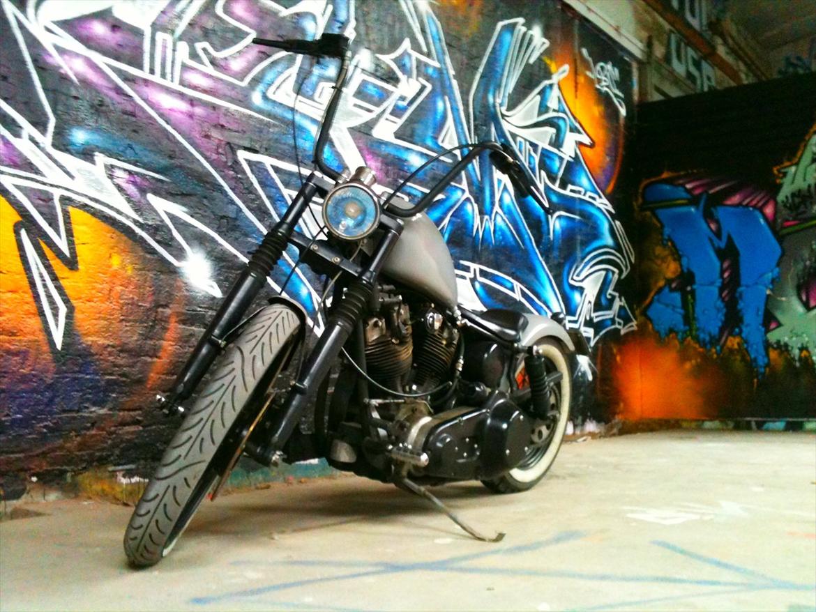 Harley Davidson FX 1200 Super Glide (solgt) - Foto session på Odense Havn billede 1