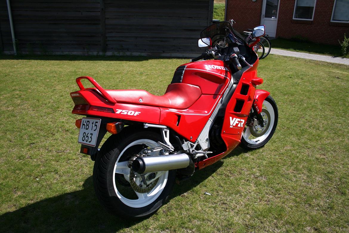 Honda VFR 750 - rc24 billede 6