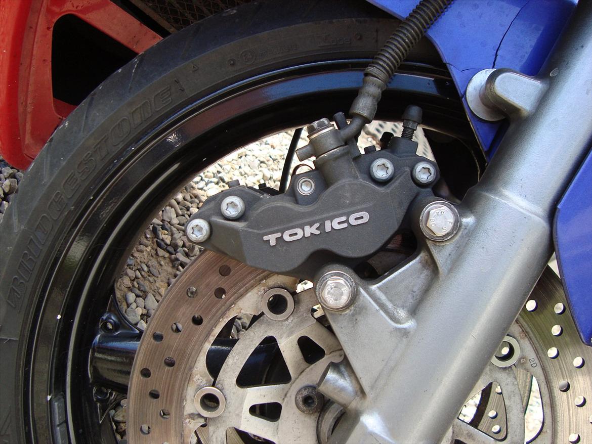 Kawasaki zx6r ninja  - her ses 2stk sv1000 kaliber tilpasset min gaffel  billede 3