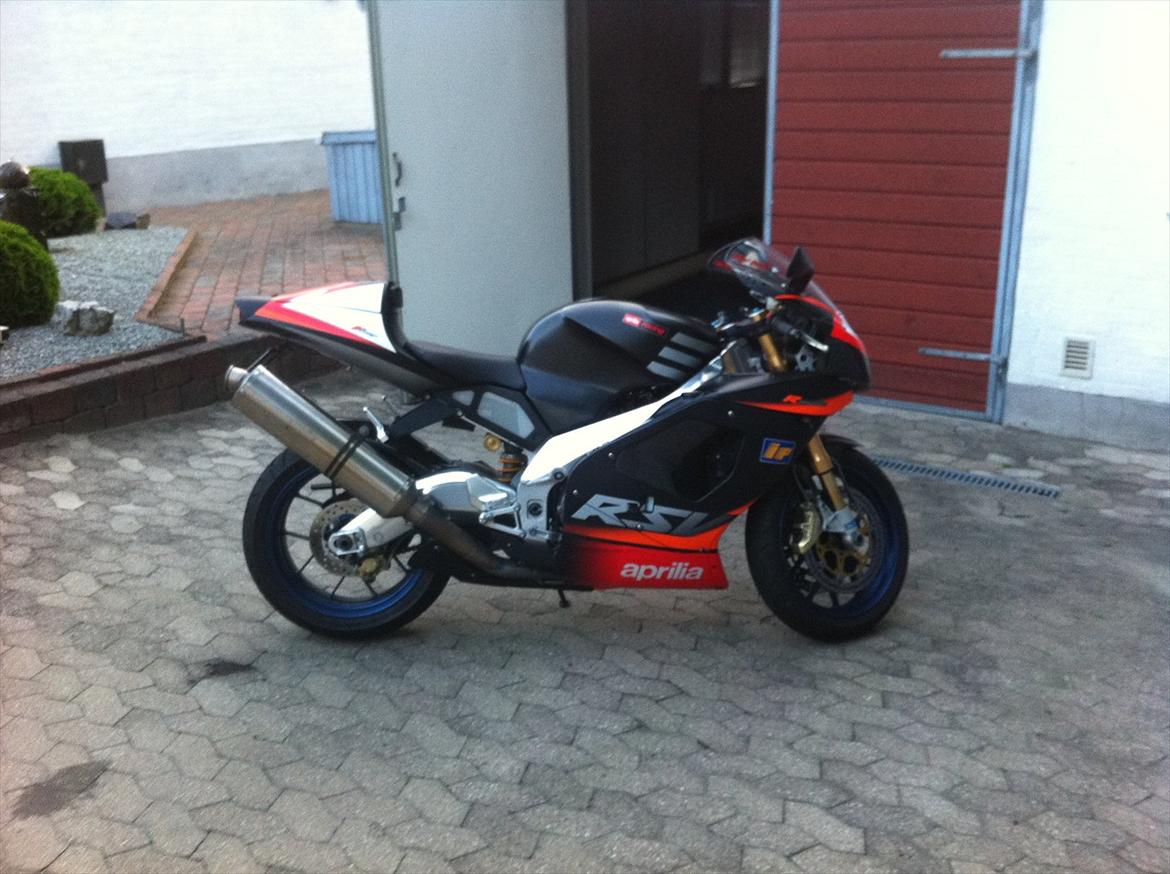 Aprilia RSV Mille Factory  R Troy Corser billede 1