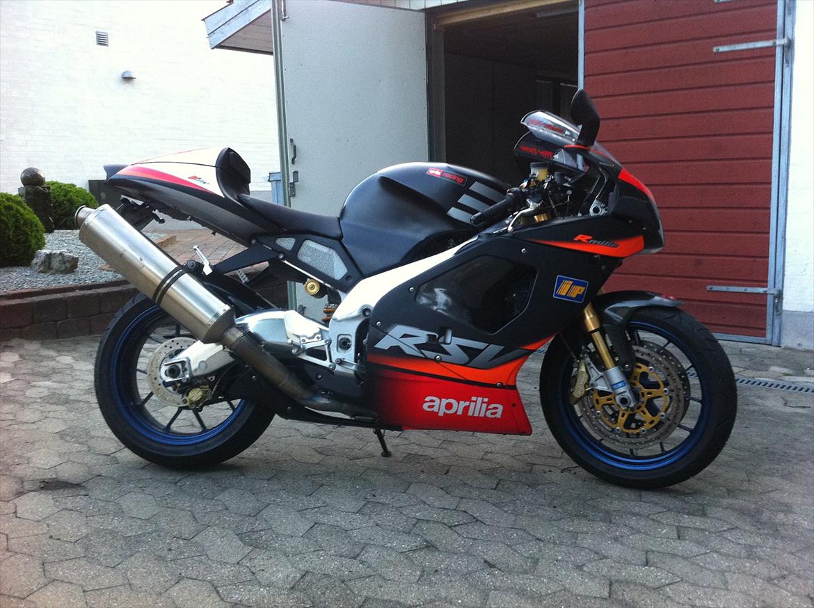 Aprilia RSV Mille Factory  R Troy Corser billede 3