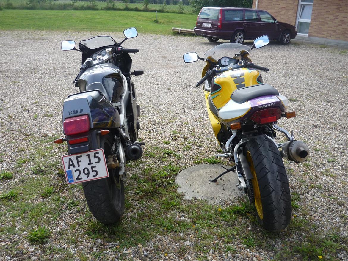 Yamaha FZR 400  billede 13