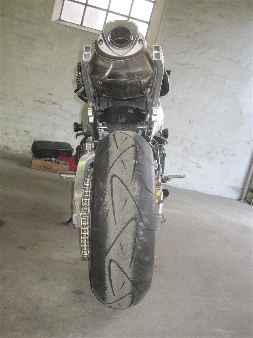 Honda cbr 900 sc 44 - På plads  billede 8