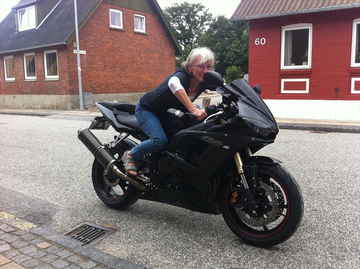 Yamaha YZF - R6 - Min gangster mor på motorcyklen ;) billede 5