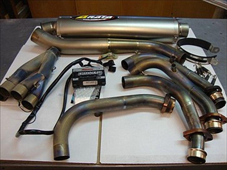 Yamaha YZF - R6 - Det lyder fuldstændig sindsyg med den her udstødning på, når den får lov at blive kørt helt ud. billede 10